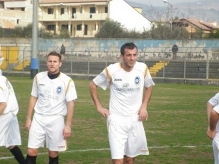 Andrea-Di-Pietro-e-Giulio-Russo-in-goal-contro-il-Savoia-foto-Vastante-315x236