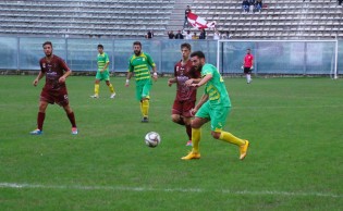 Fabio Sperandeo in gol contro l'Aprilia