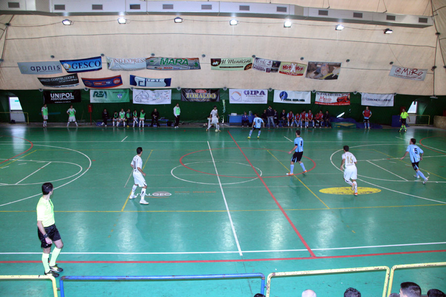 C’è la sosta: il Caffè Toraldo lavora aspettando il Gragnano