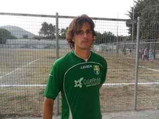 Triplietta per l'attaccante della Vis San Nicola Errico Marcucci (foto Fantaccione)