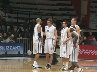 Otto travolta, Sassari ha vita facile