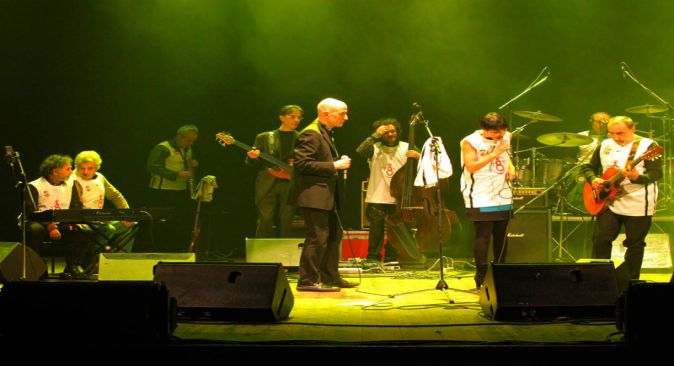 Gli Avion Travel al Teatro Comunale per sostenere la Otto