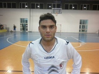 Il laterale rossonero Davide Cecere (foto Domenico Vastante)