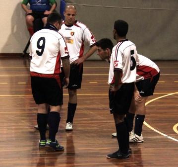 I Falchetti sbagliano troppo e crollano in casa