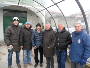 il presidente savinelli al centro della foto dà il benvenuto all'intera società della viribus