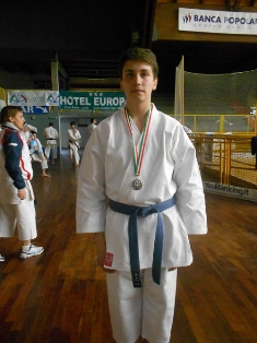 Argento nel kata e nel kumite per Massimo Rolli, giovane cadetto della Life Energy