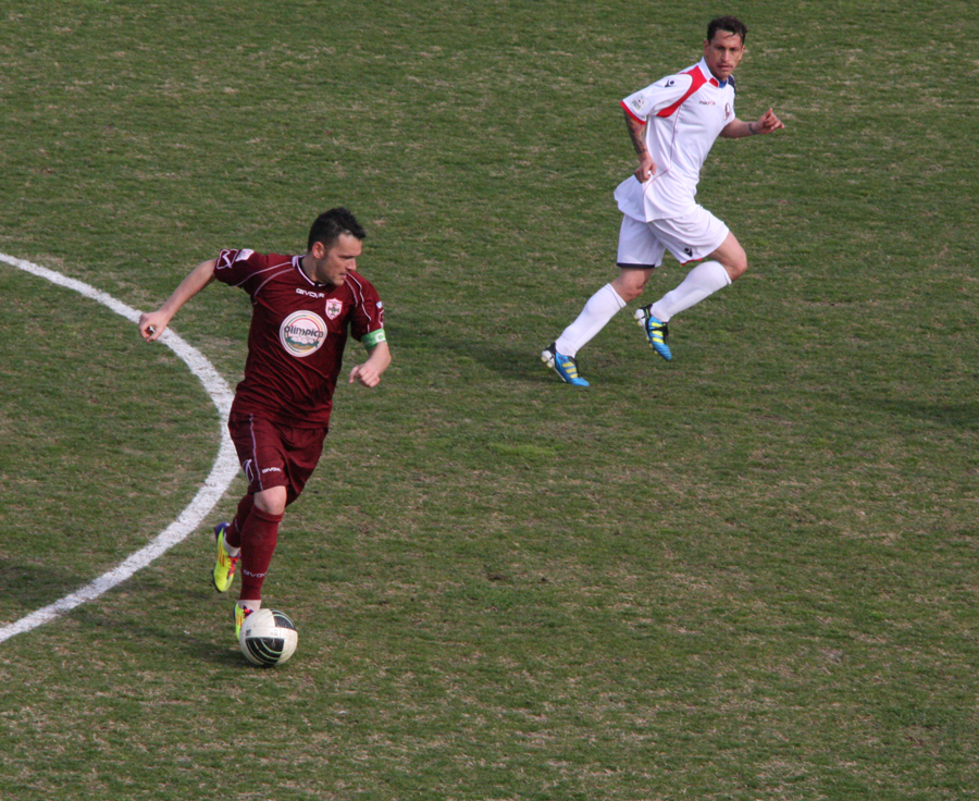 Aversa a Giulianova per continuare la risalita