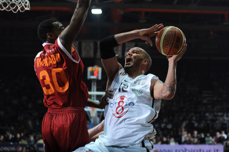 Assalto a Smith, Caserta rilancia