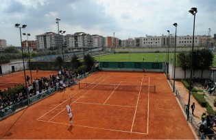 Uno dei campi del Circolo  del Tennis di Santa Maria Capua Vetere