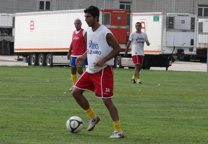 Clamoroso: l’Ischia soffia Romano all’Aversa