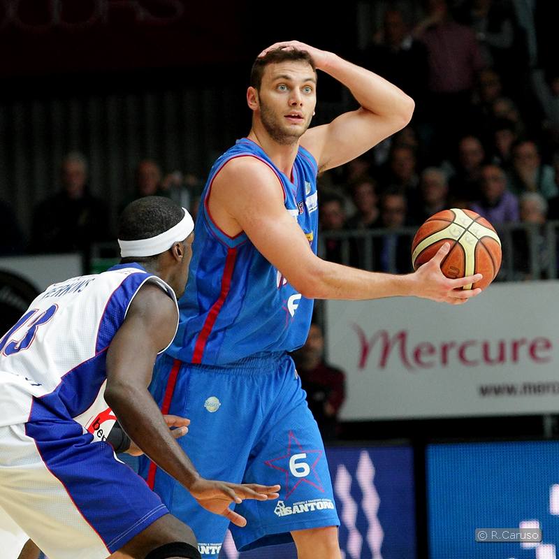 Stefano Gentile con la maglia di Casale