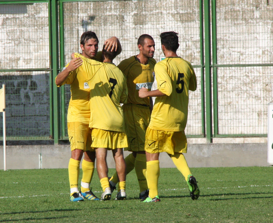 Aversa in scioltezza sul Fondi: decidono De Martino, Gagliardi e Guarracino
