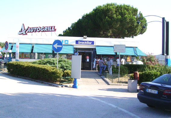 Saccheggio all’autogrill di Teano Ovest: Daspo per 85 tifosi della Nocerina