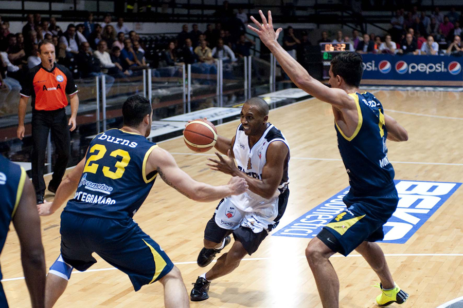 Offese agli arbitri: 450 euro di multa per la Juvecaserta