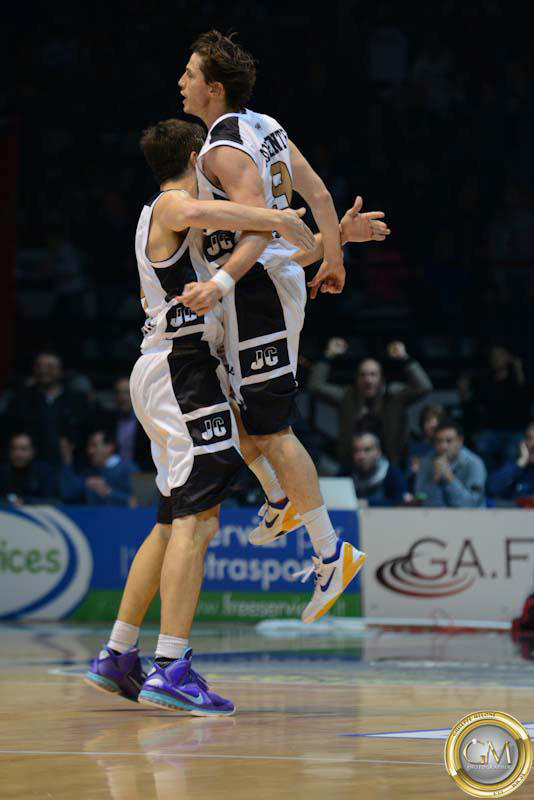 La dedica di Mordente: “Grazie Sacripanti”