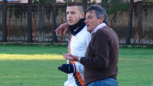 Isidoro Izzo insieme all'allenatore Gaetano Di Liddo (foto Mario Fantaccione)