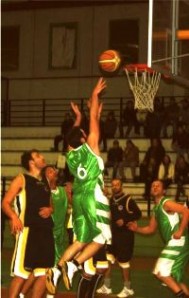 Un'azione di gioco del match