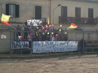 L'entusiasmo dei tifosi dell'Hermes Casagiove (foto Domenico Vastante)