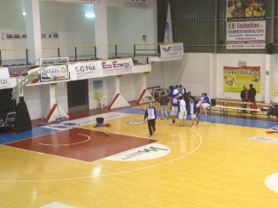 Una foto del palasport maddalonese allagato