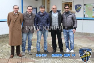 Nello Di Costanzo al centro, tra la dirigenza del Gladiator (foto Nando)