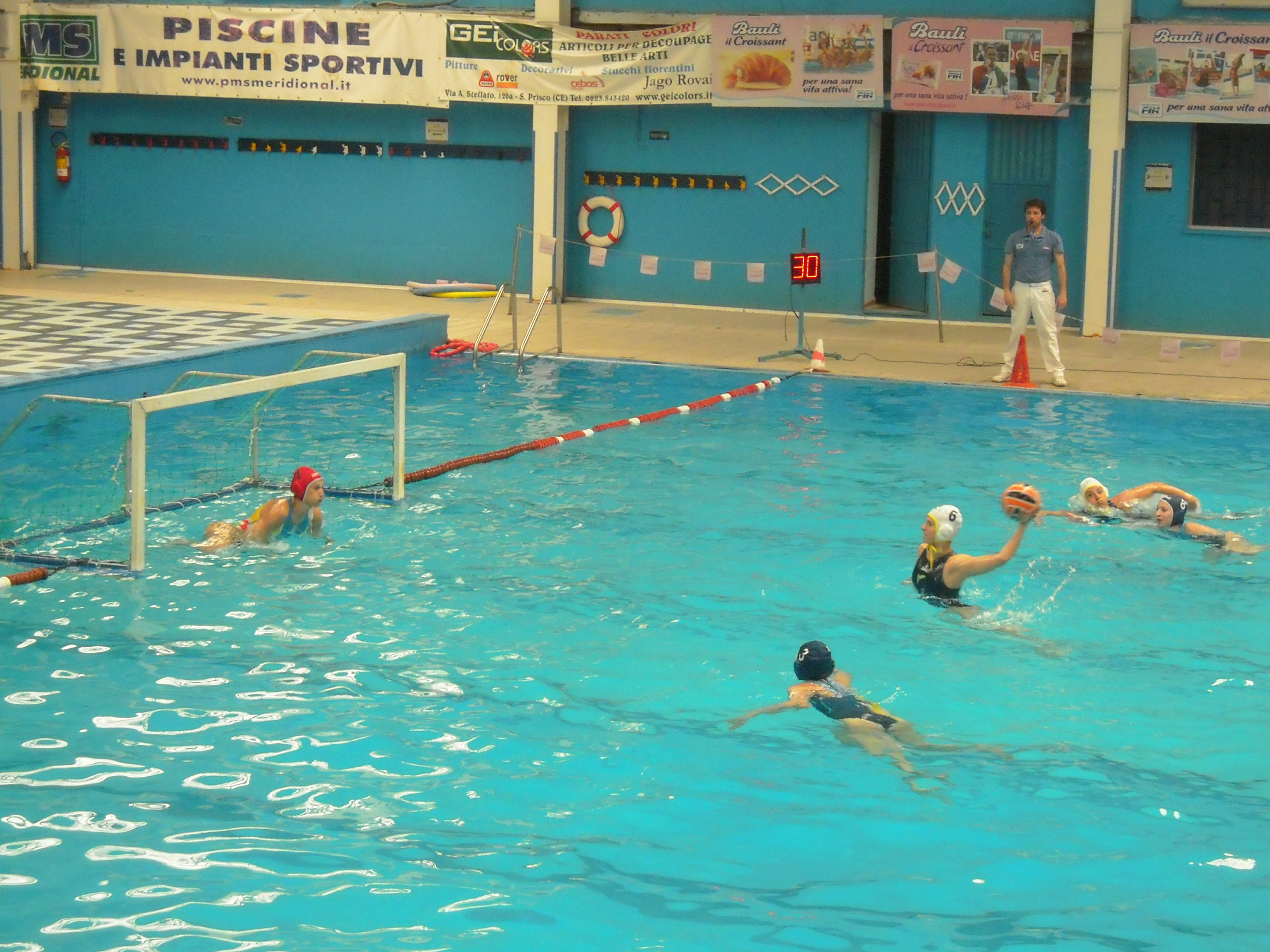 Un rigore tirato da Pellegrino contro il Cosernuoto