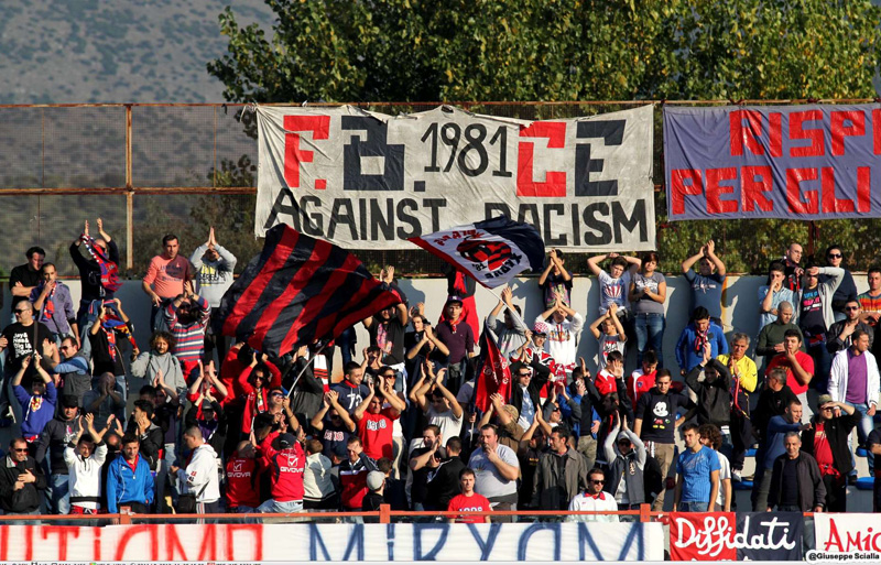 VIDEO – E a fine gara i tifosi ‘scaricano’ la squadra: “Vergognatevi”