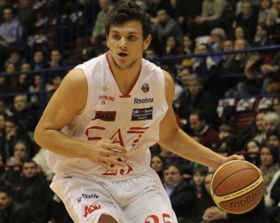 Alessandro Gentile con la maglia dell'Armani Milano