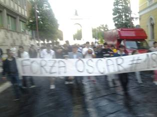 I tifosi bianconeri a Corso Trieste sotto la pioggia