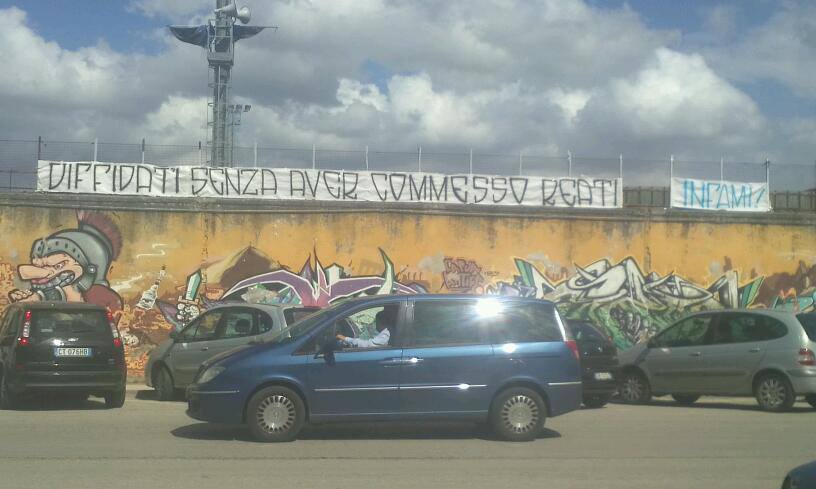 Striscione riguardante le diffide dei tifosi del Gladiator