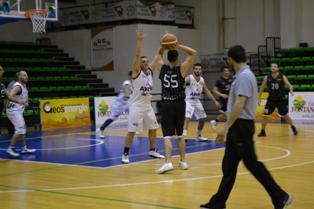 Una fase della gara (foto Corsiero)