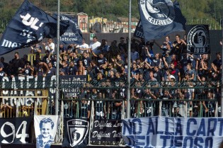 I tifosi della Cavese al 'Lamberti'