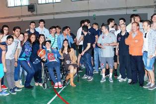 Rosario con i compagni di classe e la Juvecaserta