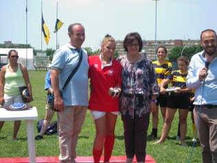 Mariarca Esposito, premiata come miglior giovane dai genitori di Maria Paola