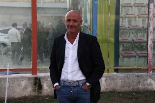 Mister Enzo Maiuri il giorno della presentazione al Pinto