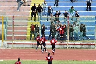 L'esultanza di Caturano al Pinto quando militava nel Taranto