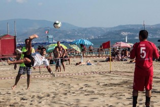 La sforbiciata di Tommaso Merola (foto Davide Correra)