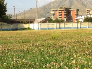 Il prato del Piccirillo, oggi ancora non attraversato dai calciatori neroazzurri