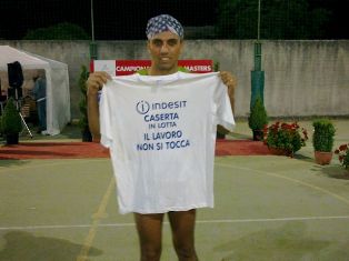 Vincenzo Magliulo Campione Italiano che lotta per il lavoro