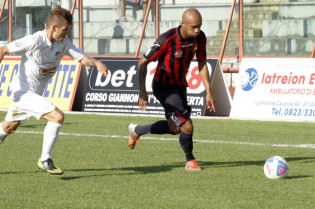 Baclet in azione contro il Foggia (Foto Giuseppe Melone)