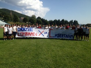 Lo striscione dei giocatori per il presidente Lombardi (Foto Casertanafc)