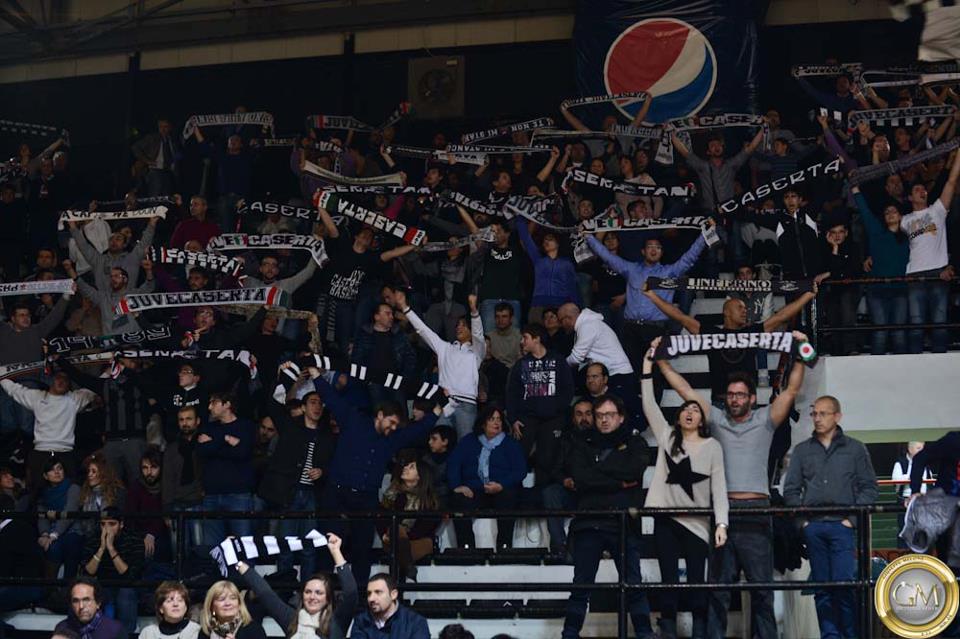 I tifosi della Juvecaserta (Foto Giuseppe Melone)
