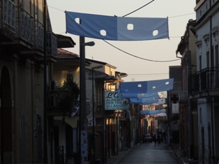 La città imbandierata