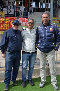 Al centro mister Perrotta