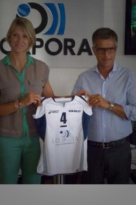 Un momento della presentazione della nuova maglia della Corpora Gricignano