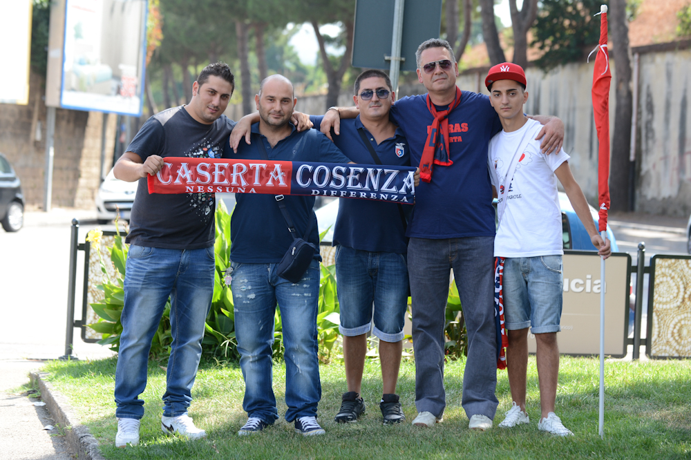 Tifosi casertani e cosentini nel pre gara del Pinto (Foto GIuseppe Melone)