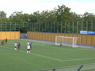 Caterino spiazza Piccolo dal dischetto per il raddoppio ospite (foto di Antimo Cusano)