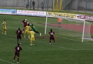 Il gol di Arini in Melfi-Aversa del 6 settembre 2009