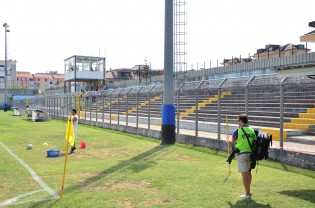 Gli spalti vuoti del Piccirillo (foto Andrea Salzillo)