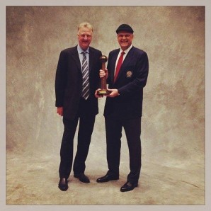 Oscar con Larry Bird durante la cerimonia a Springfield