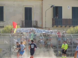 Striscione per Giuseppe Russo (foto Mario Fantaccione)